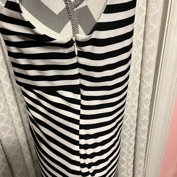 Dress - Picture 3 of 6